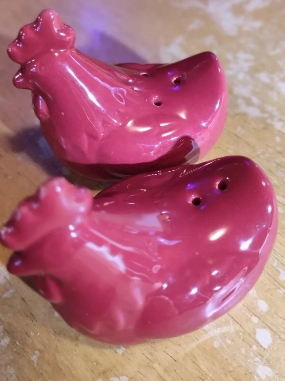 Cute Red Rooster salt/pepper shakers. SHIPS FREE